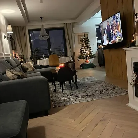 Luxury Penthouse With View * 科希策