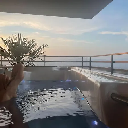 Luxury Penthouse With View 公寓